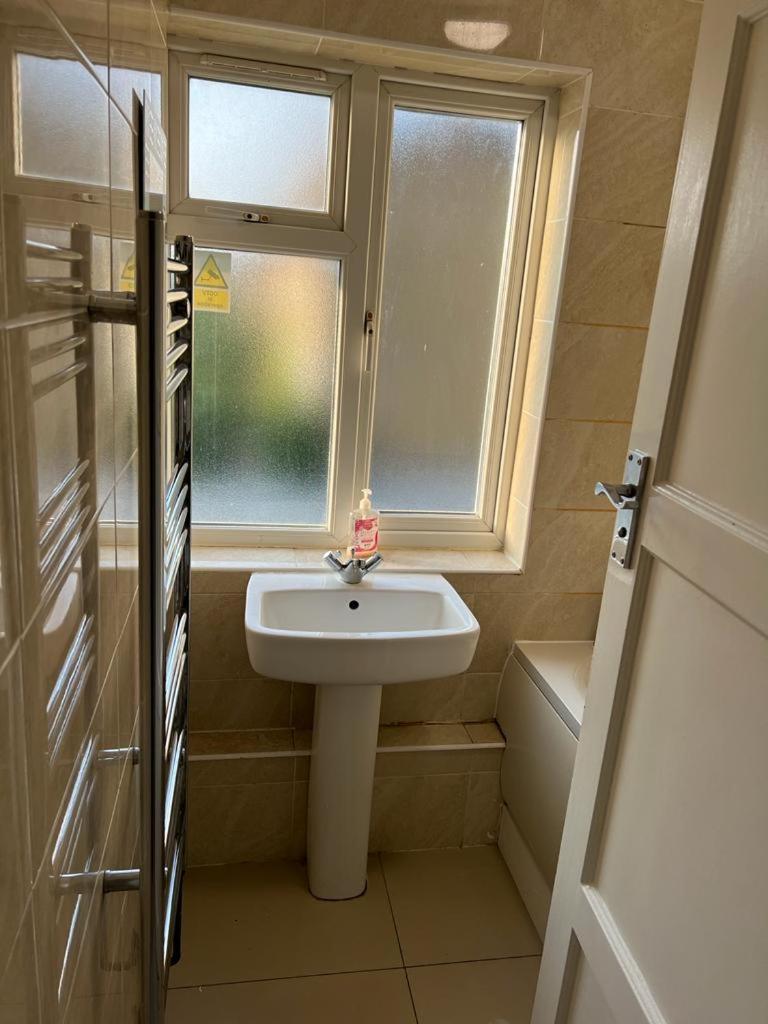 Double Near Canary Wharf 28 Londra