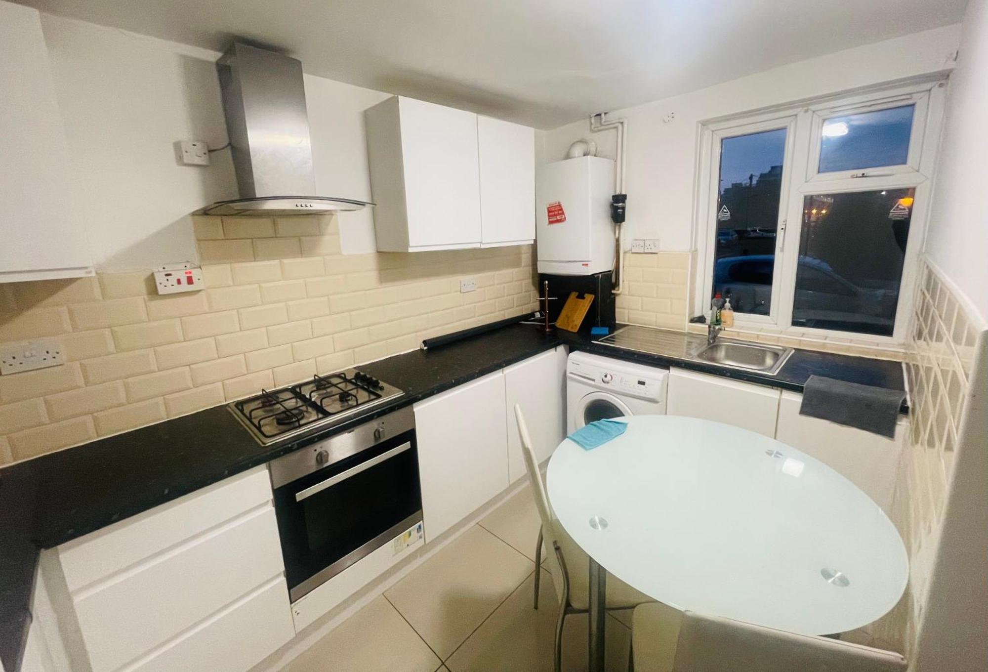 Double Near Canary Wharf 28 Londra
